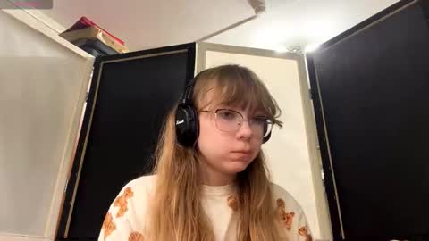 Stella online show from December 18, 3:18 pm