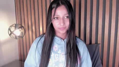 Snapshot of alanha_ chatting on January 15, 7:37 am alanha online show from January 15, 7:37 am