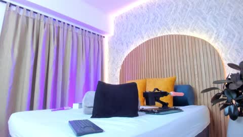 Alanna  online show from December 10, 5:39 am