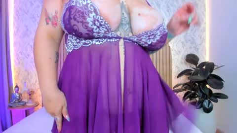 Alanna  online show from December 17, 4:45 am