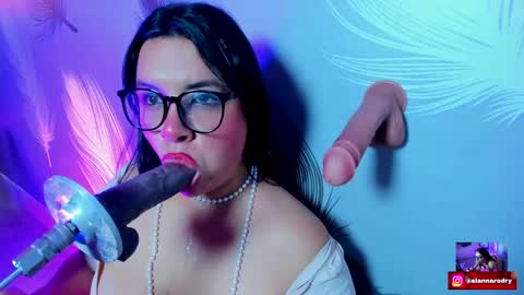 alana silver online show from September 11, 6:52 pm