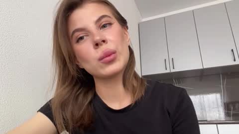 Snapshot of alannapostuci chatting on October 29, 8:27 am Mila online show from October 29, 8:27 am