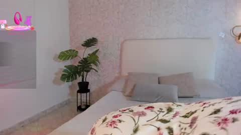 alannarouge online show from June 13, 11:30 am
