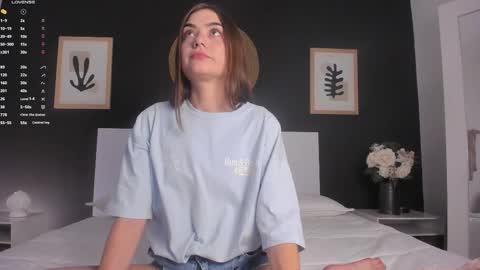 Alanna Cute Russell online show from October 29, 7:15 pm