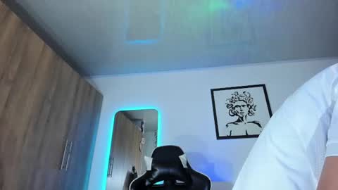 alannaughty_ online show from June 24, 11:37 pm