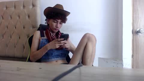 Snapshot of alantrickz365 chatting on October 8, 2:09 am alantrickz365 online show from October 8, 2:09 am