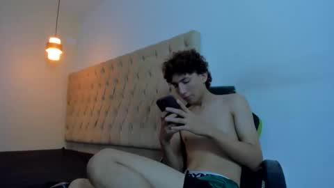 alantrickz365 online show from November 18, 2:17 am