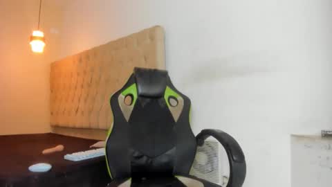 alantrickz365 online show from March 24, 2:38 am