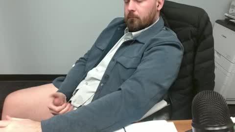 Snapshot of alaska4411 chatting on December 6, 3:52 am John online show from December 6, 3:52 am