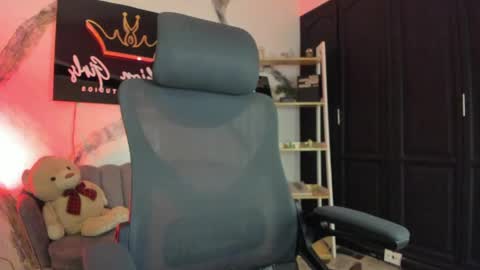 Snapshot of alaskaflowers_ chatting on April 6, 4:46 am Alaska online show from April 6, 4:46 am