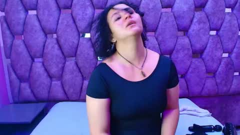 AlaSmith  online show from February 1, 1:48 am