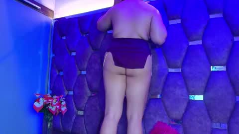 Snapshot of alasmith_ chatting on May 30, 2:41 am AlaSmith online show from May 30, 2:41 am