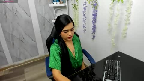 Snapshot of alayasmile chatting on March 9, 1:48 pm Alaya online show from March 9, 1:48 pm