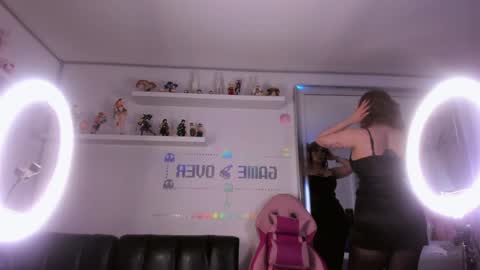 albaandthayron online show from December 18, 12:07 pm