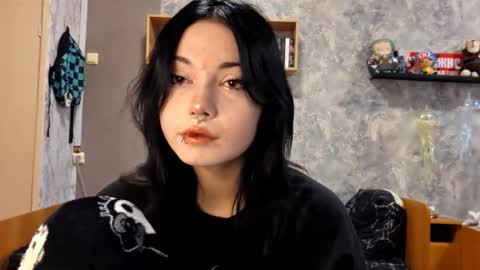 Snapshot of alberthamazierski chatting on December 2, 9:47 am Im Katrina online show from December 2, 9:47 am