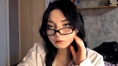 Snapshot of alberthamazierski chatting on December 5, 11:19 am Im Katrina online show from December 5, 11:19 am