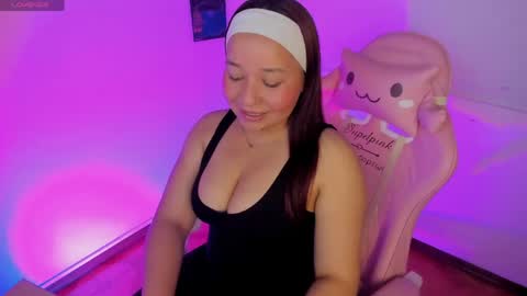 Snapshot of ale_alejandra chatting on April 20, 2:53 pm Alejandra online show from April 20, 2:53 pm