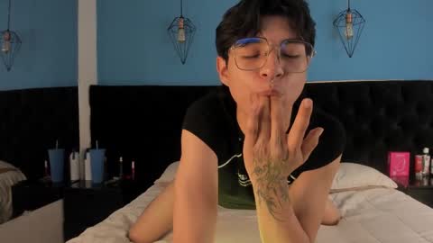 Snapshot of ale_aurarashi chatting on October 2, 11:45 pm ale_aurarashi online show from October 2, 11:45 pm