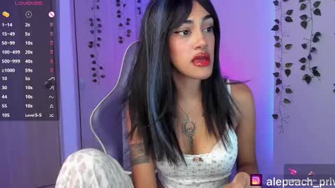 Snapshot of ale_petitee chatting on January 14, 5:35 am alexa online show from January 14, 5:35 am