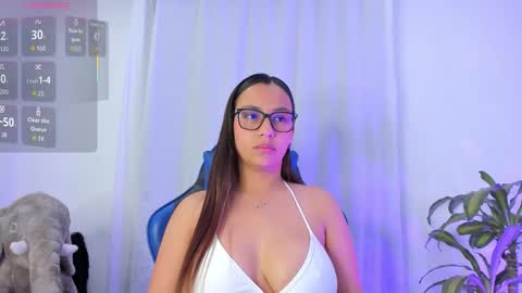 Snapshot of aleaa_ chatting on October 19, 11:27 pm aleaa online show from October 19, 11:27 pm