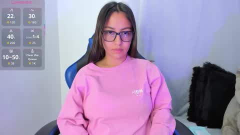 Snapshot of aleaa_ chatting on October 22, 1:06 am aleaa online show from October 22, 1:06 am