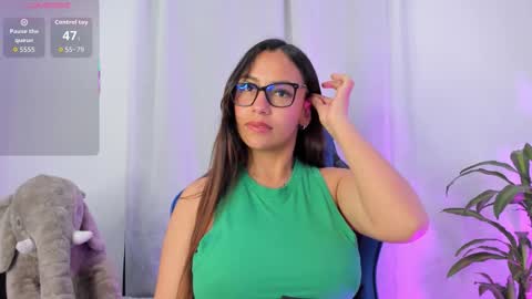 Snapshot of aleaa_ chatting on October 24, 12:52 am aleaa online show from October 24, 12:52 am