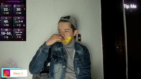 Snapshot of alecadrews_ chatting on January 7, 10:19 pm ALEC ANDREWS online show from January 7, 10:19 pm