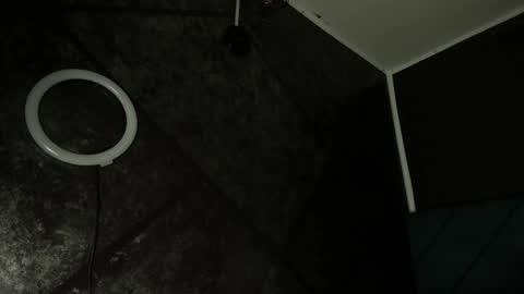 Snapshot of alecadrews_ chatting on February 21, 2:59 pm ALEC ANDREWS online show from February 21, 2:59 pm