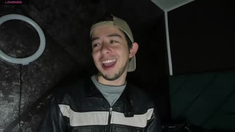 Snapshot of alecadrews_ chatting on March 1, 7:26 pm ALEC ANDREWS online show from March 1, 7:26 pm