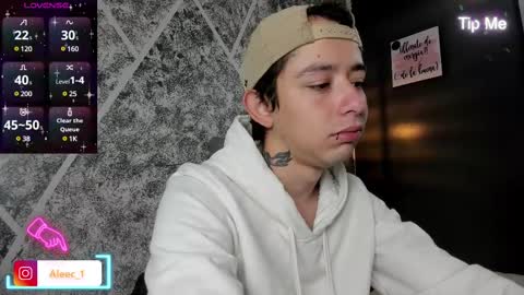 Snapshot of alecadrews_ chatting on March 7, 8:22 pm ALEC ANDREWS online show from March 7, 8:22 pm