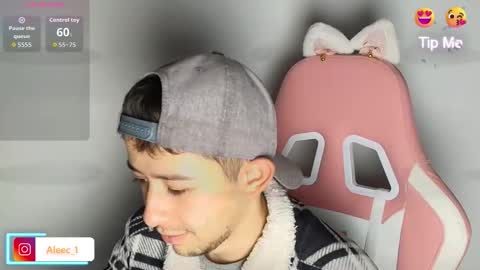 Snapshot of alecadrews_ chatting on October 15, 9:26 pm ALEC ANDREWS online show from October 15, 9:26 pm