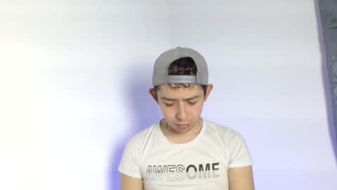 Snapshot of alecadrews_ chatting on December 17, 2:50 am ALEC ANDREWS online show from December 17, 2:50 am