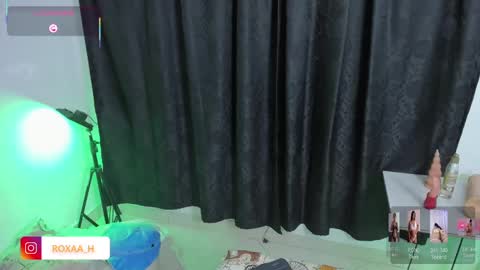 Snapshot of alehank chatting on October 3, 4:31 am Roxana online show from October 3, 4:31 am