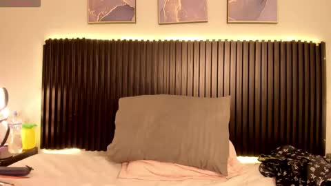 aleja__slav3 online show from January 16, 8:46 pm