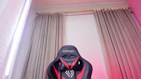 Snapshot of aleja_hill chatting on March 16, 1:22 am Aleja Hill online show from March 16, 1:22 am