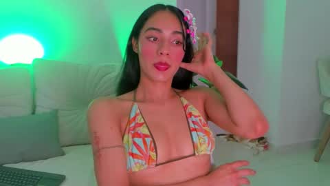 Snapshot of aleja_r01 chatting on March 10, 8:25 pm aleja_r01 online show from March 10, 8:25 pm