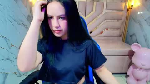 Snapshot of aleja_r_ chatting on July 4, 8:04 pm Aleja online show from July 4, 8:04 pm
