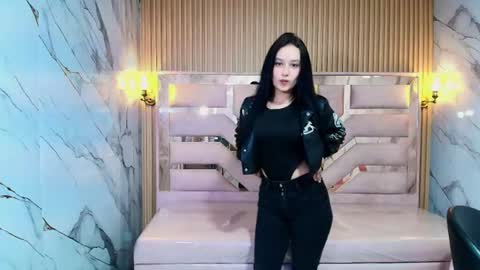 Snapshot of aleja_r_ chatting on July 26, 12:34 pm Aleja online show from July 26, 12:34 pm
