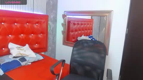 Snapshot of alejandra__hills chatting on November 17, 1:33 am online show from November 17, 1:33 am