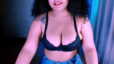 Snapshot of alejandra_conde chatting on February 19, 11:36 pm Alejandra online show from February 19, 11:36 pm