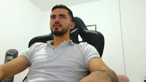 alejandroo_7 online show from December 21, 9:15 pm
