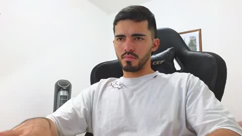 alejandroo_7 online show from January 8, 2:57 am