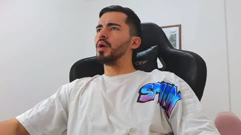 alejandroo_7 online show from January 13, 7:10 pm