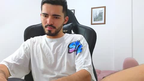 alejandroo_7 online show from January 14, 1:15 am