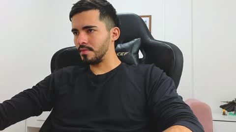 alejandroo_7 online show from January 14, 7:00 pm