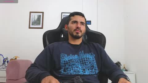 alejandroo_7 online show from October 6, 7:33 pm