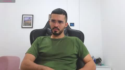 alejandroo_7 online show from December 17, 6:36 pm