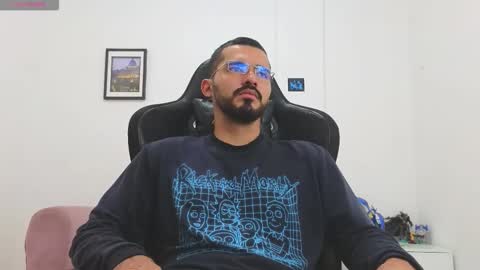 alejandroo_7 online show from January 17, 7:06 pm