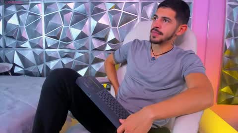 Alejo  online show from January 7, 8:33 pm