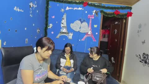 zoe and Kataleya online show from January 21, 12:39 pm